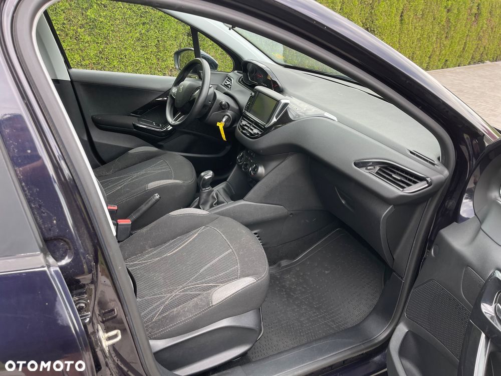 Peugeot 208 1.2 PureTech Active - 12