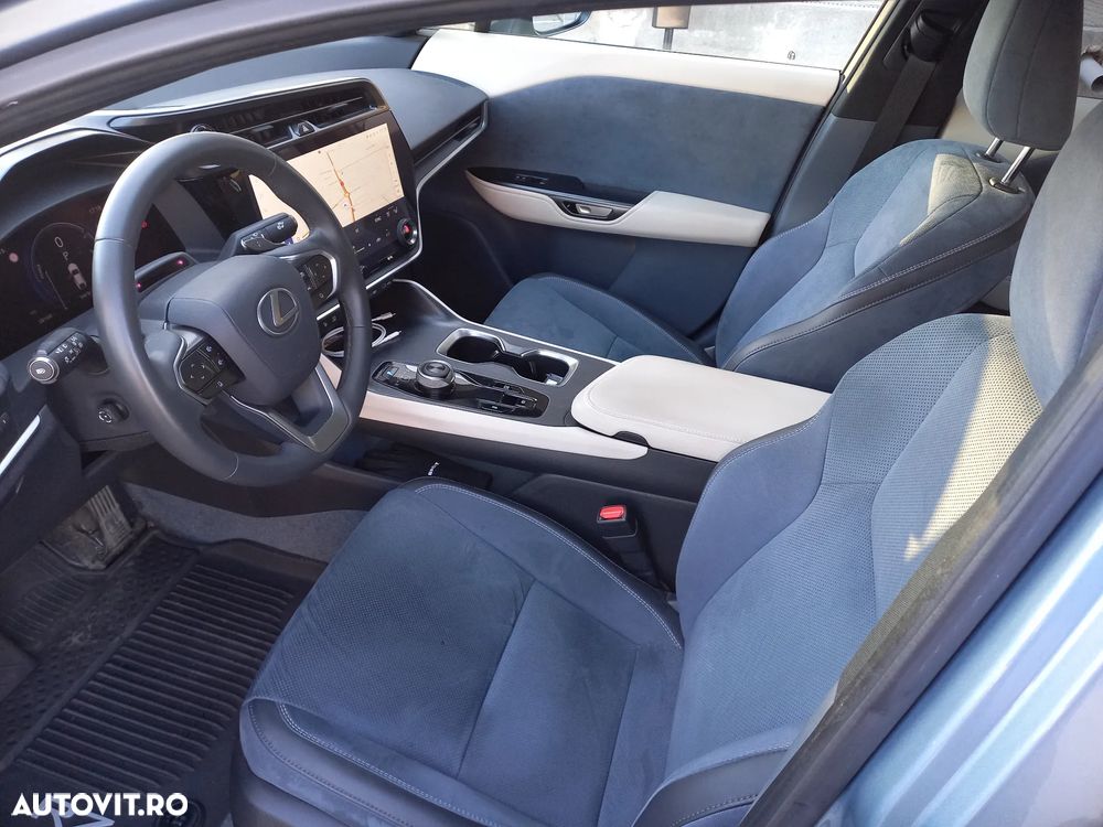 Lexus RZ 450e AWD Luxury - 9