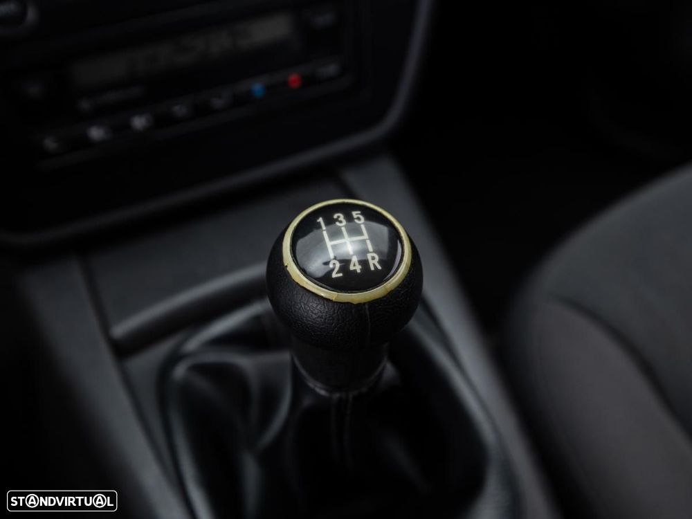 VW Passat Variant - 16