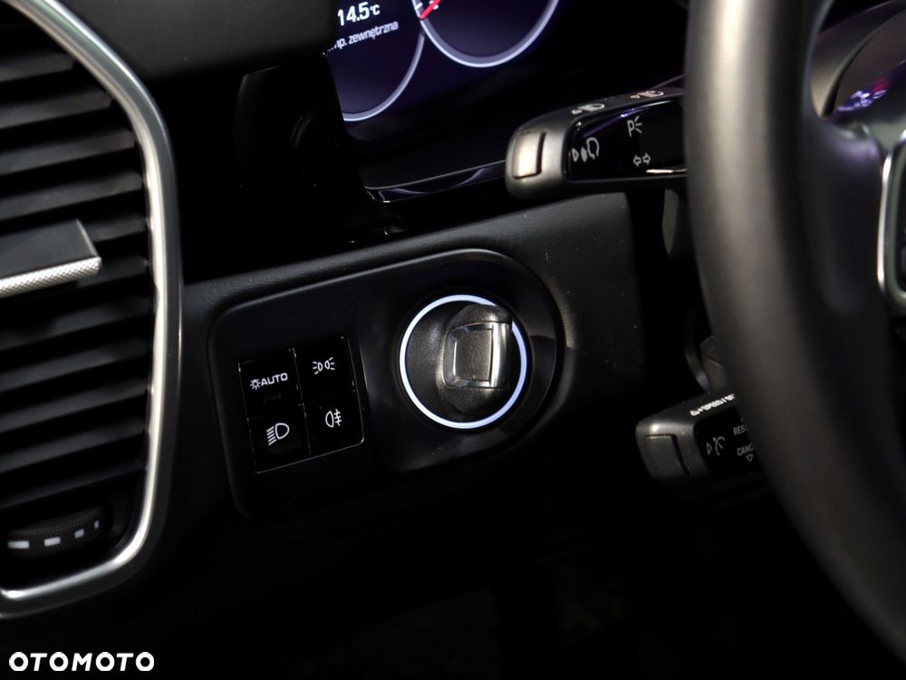 Porsche Cayenne - 22