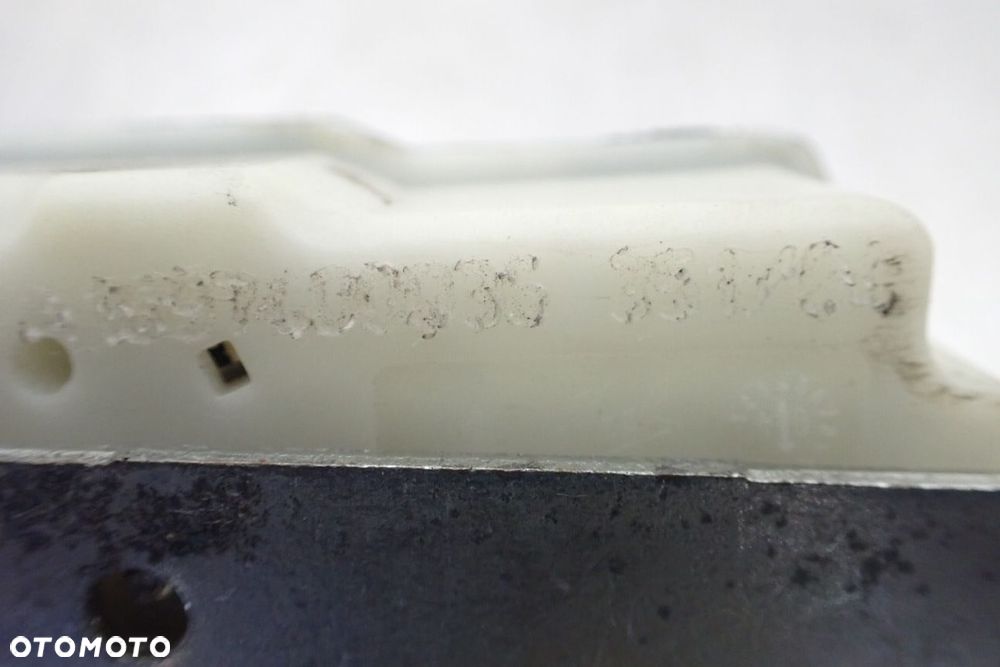 ZAMEK KLAPY BAGAŻNIKA MERCEDES-BENZ W169 A150 1.5 - 3