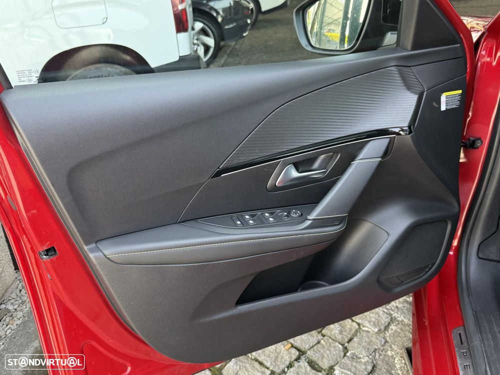 Peugeot e-208 GT - 24