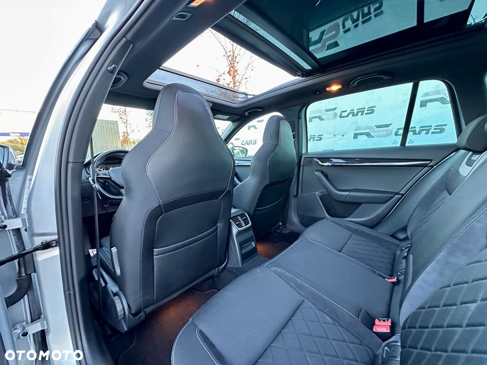 Skoda Octavia Combi 2.0 TDI DSG RS - 17