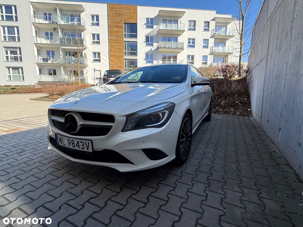 Mercedes-Benz CLA 200 - 30