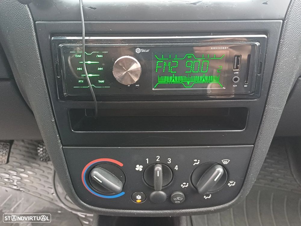 Opel COMBO 1.3 CDTI 75 CV - AR CONDICIONADO - 28