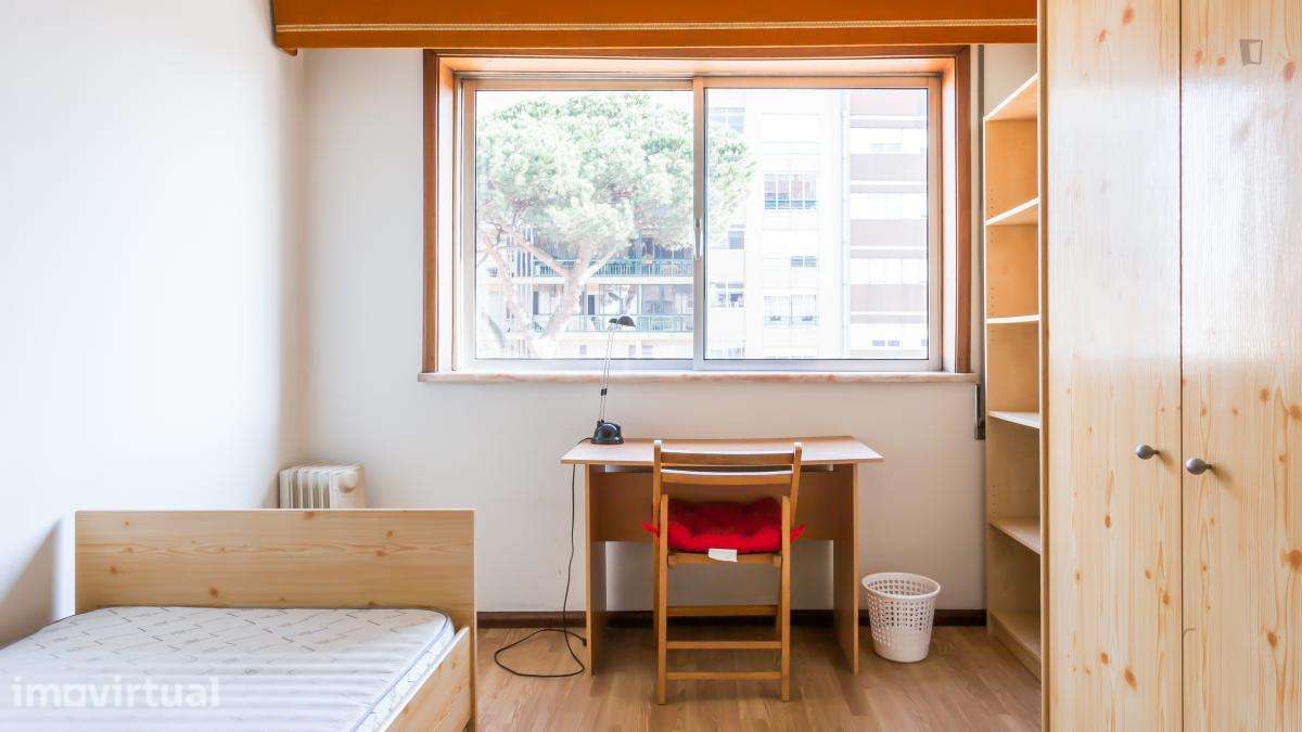 Quarto - localizado em Ramalde Porto - Grande imagem: 2/36