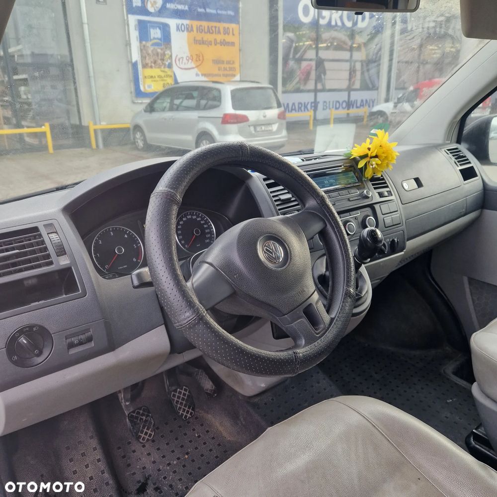 Volkswagen Caravelle - 11