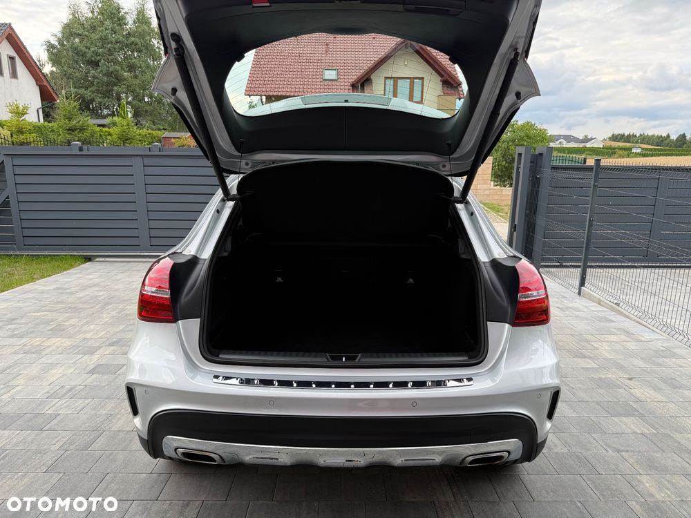 Mercedes-Benz GLA 200 7G-DCT AMG Line - 11