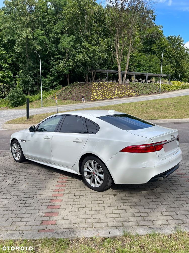 Jaguar XF 2.0 i4D R-Sport - 4