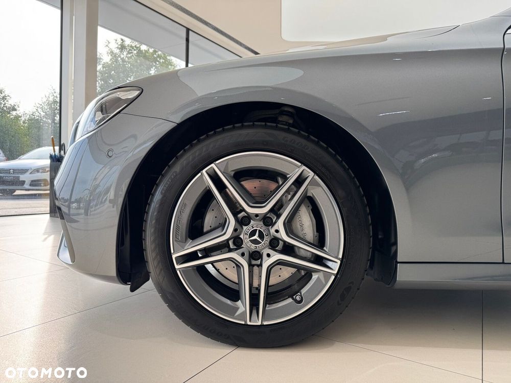 Mercedes-Benz Klasa E 220 d 4-Matic AMG/Avantgarde - 18