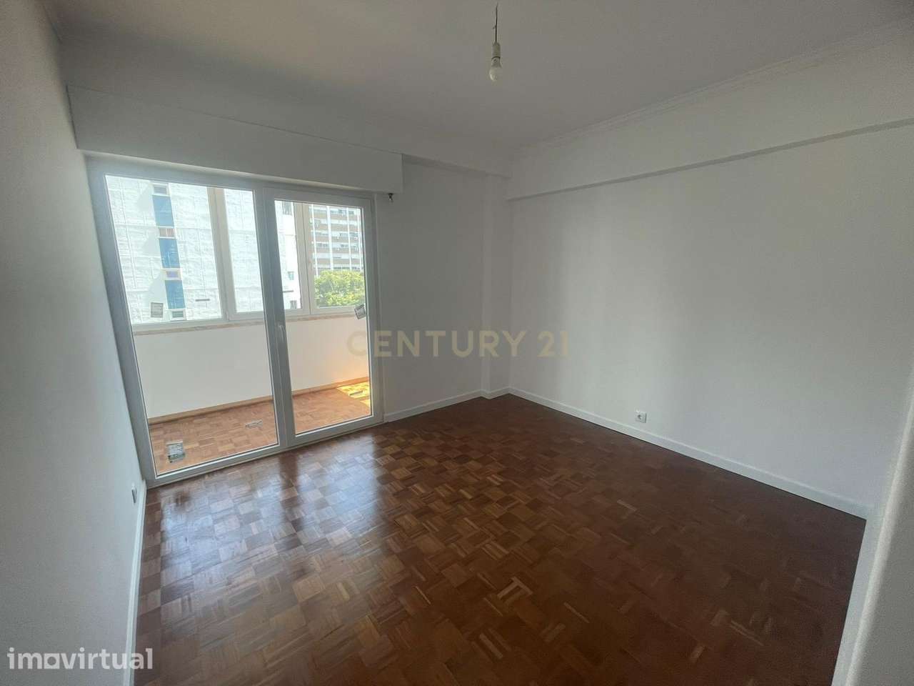 Apartamento T2 Remodelado | 95 m² | Benfica – Rua Maria Lalande - Grande imagem: 4/18