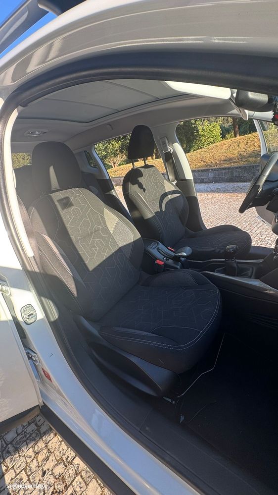 Peugeot 2008 1.2 PureTech Active - 24