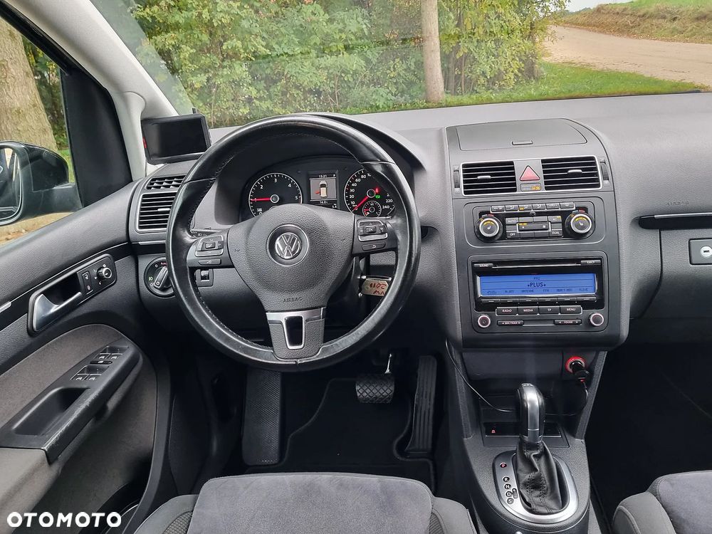 Volkswagen Touran 2.0 TDI DPF DSG Highline - 11