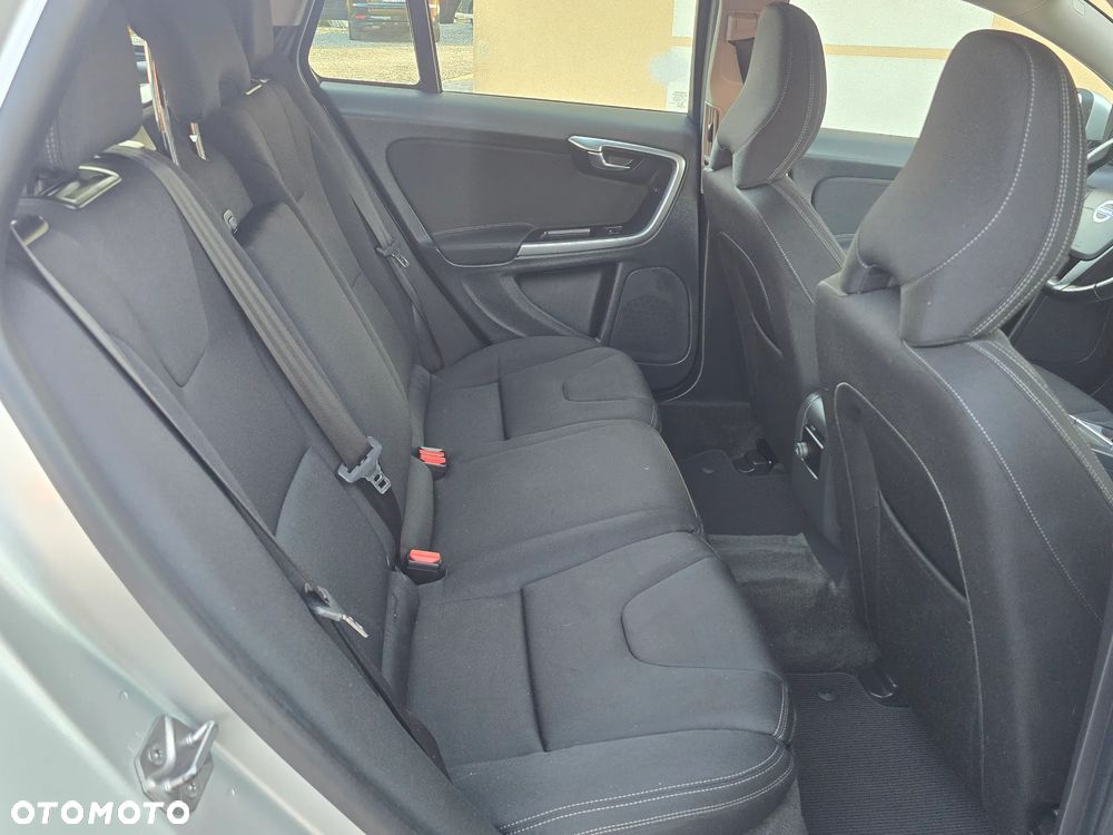Volvo V60 D4 Momentum - 22