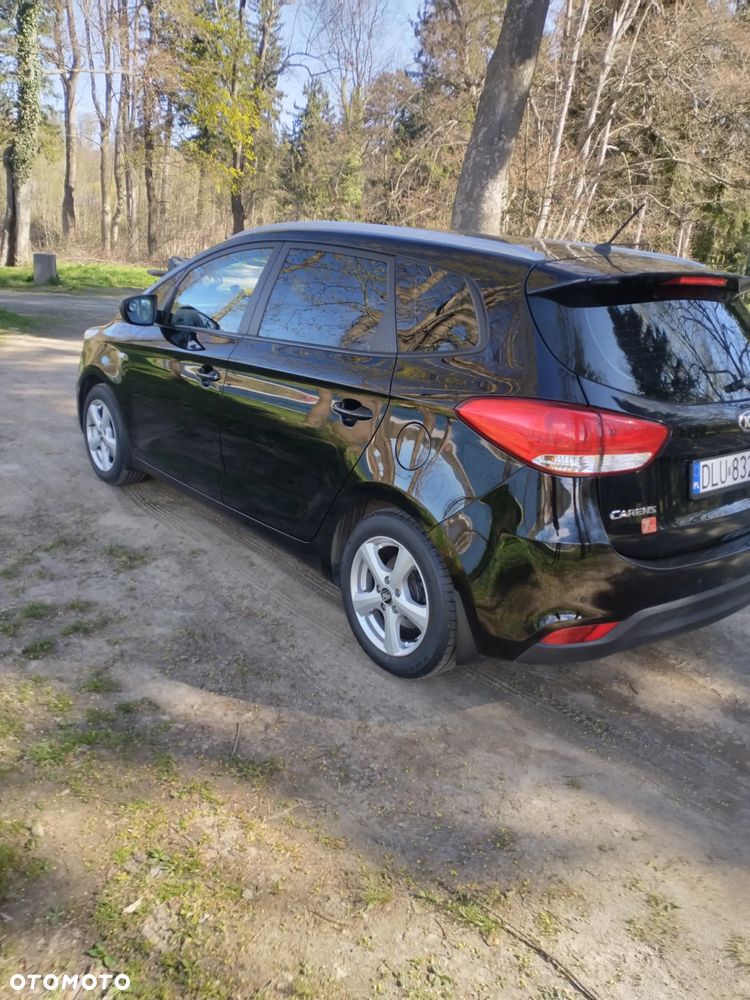 Kia Carens - 32
