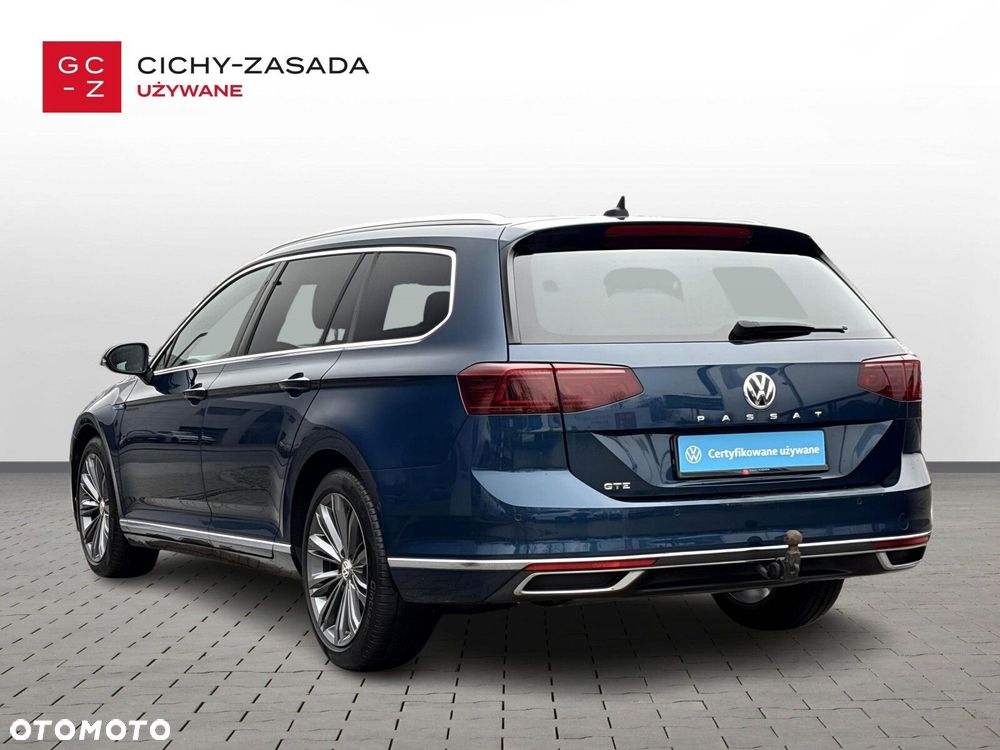 Volkswagen Passat - 4