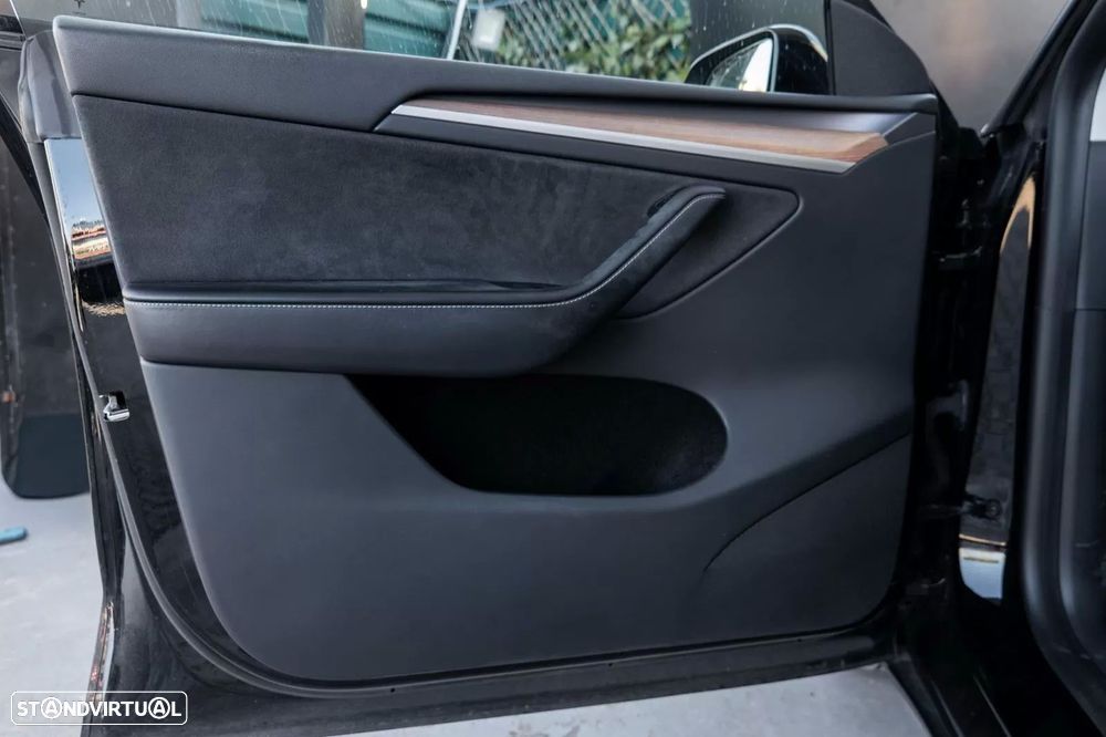 Tesla Model Y Long Range Dual Motor AWD - 11