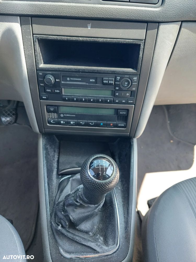 Volkswagen Bora 1.6 - 11