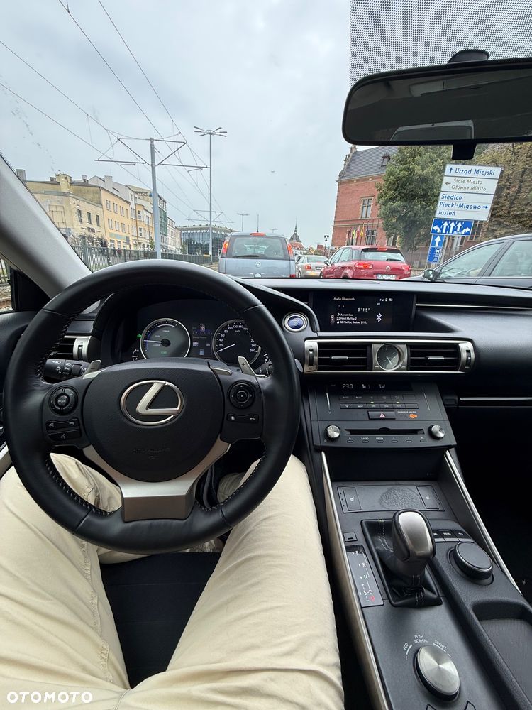 Lexus IS 300h Elite - 9