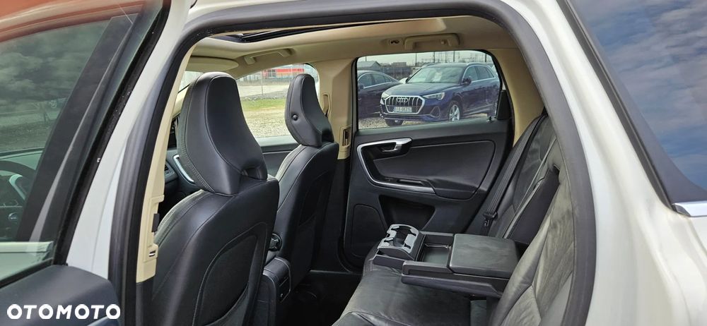 Volvo XC 60 D5 AWD Geartronic Summum - 24