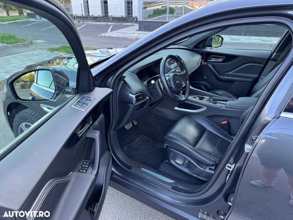 Jaguar F-Pace 25t AWD R-Sport - 33