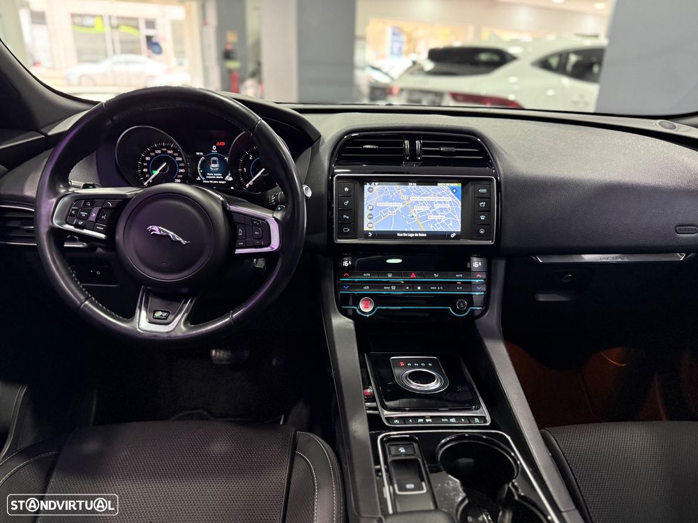 Jaguar F-Pace 20d Aut. R-Sport - 32