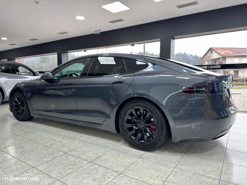 Tesla Model S - 4