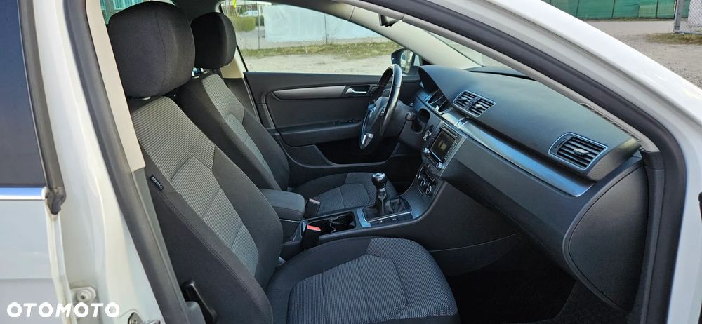 Volkswagen Passat 2.0 TDI Highline - 24