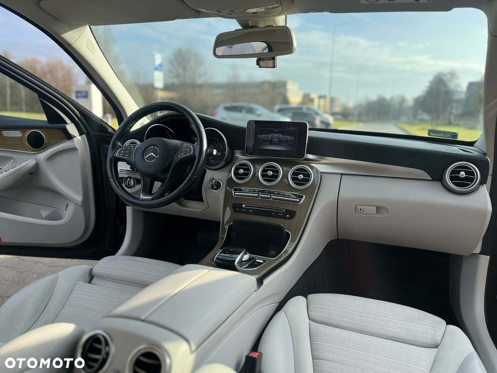 Mercedes-Benz Klasa C 300 7G-TRONIC - 11