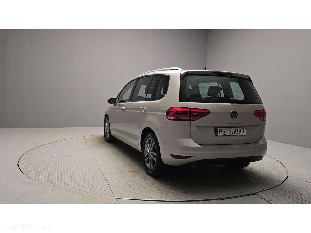 Volkswagen Touran - 4