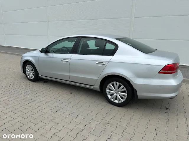 Volkswagen Passat 2.0 Blue TDI SCR Comfortline - 10