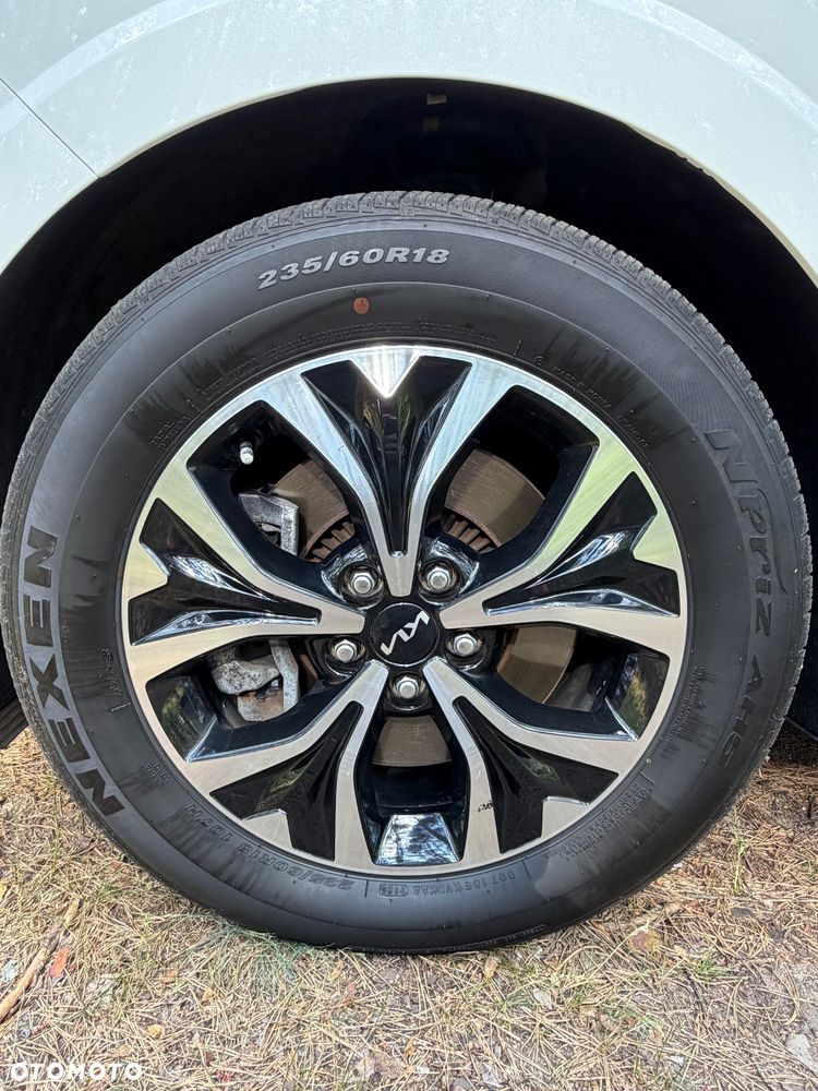 Kia Carnival - 34