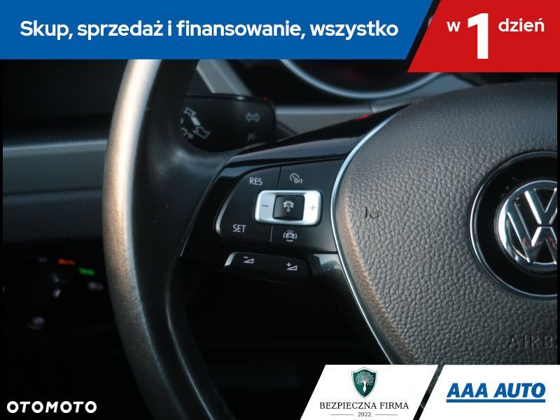 Volkswagen Touran - 17