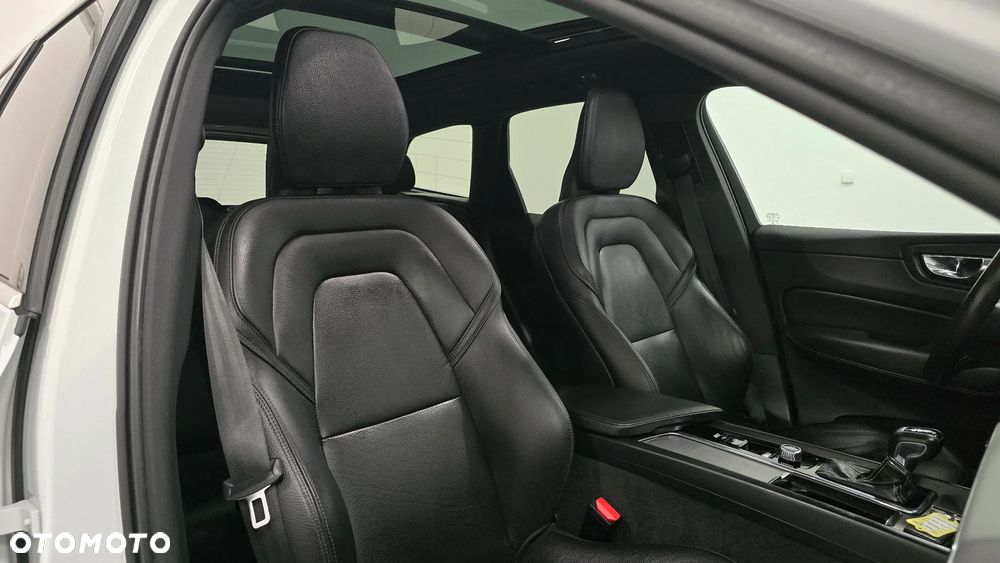 Volvo XC 60 D4 AWD Geartronic RDesign - 17