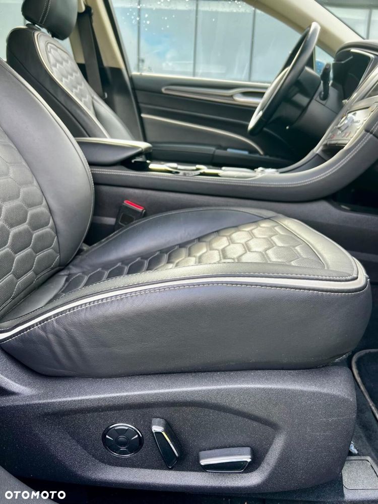 Ford Mondeo - 35