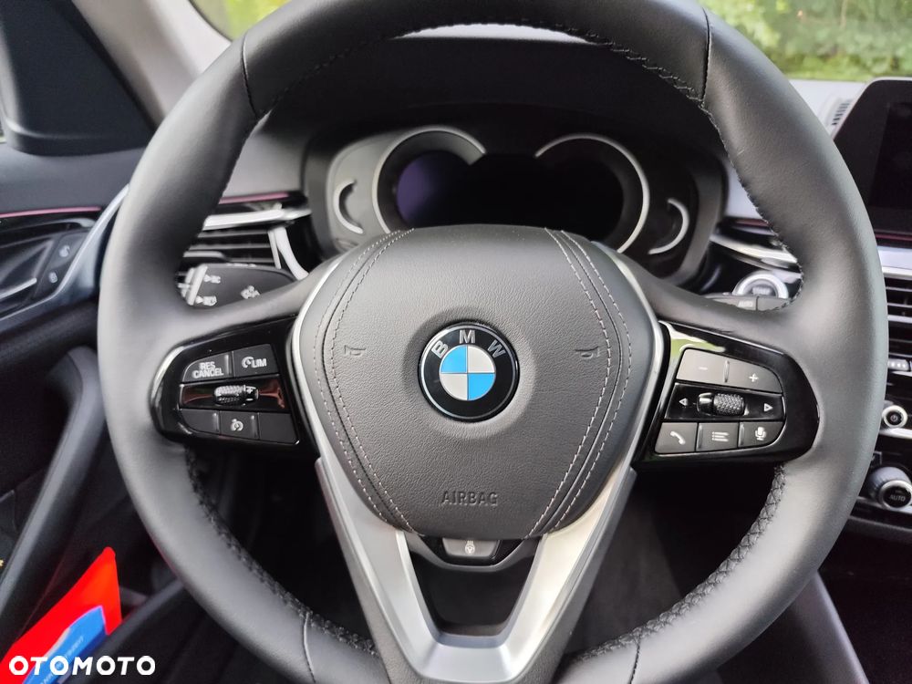 BMW Seria 5 520d xDrive - 18