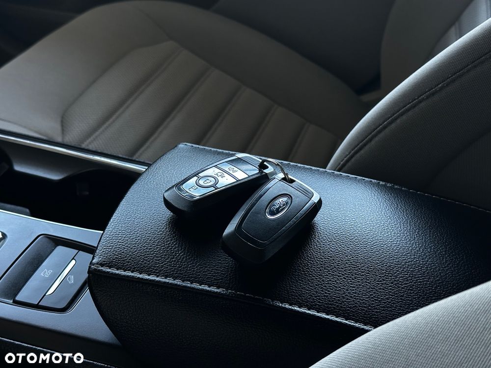 Ford Fusion - 35