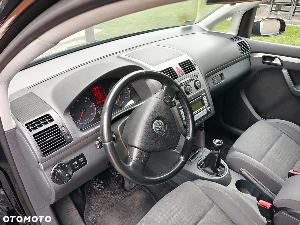 Volkswagen Touran 2.0 TDI Highline - 11