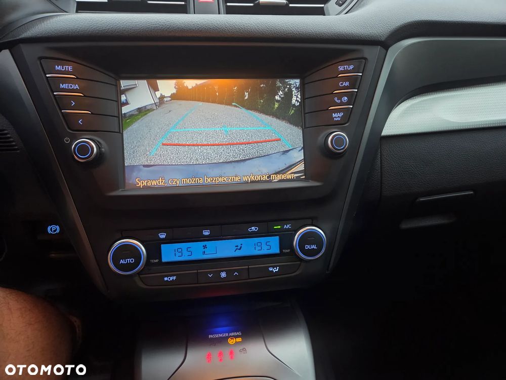 Toyota Avensis 2.0 Premium MS - 23