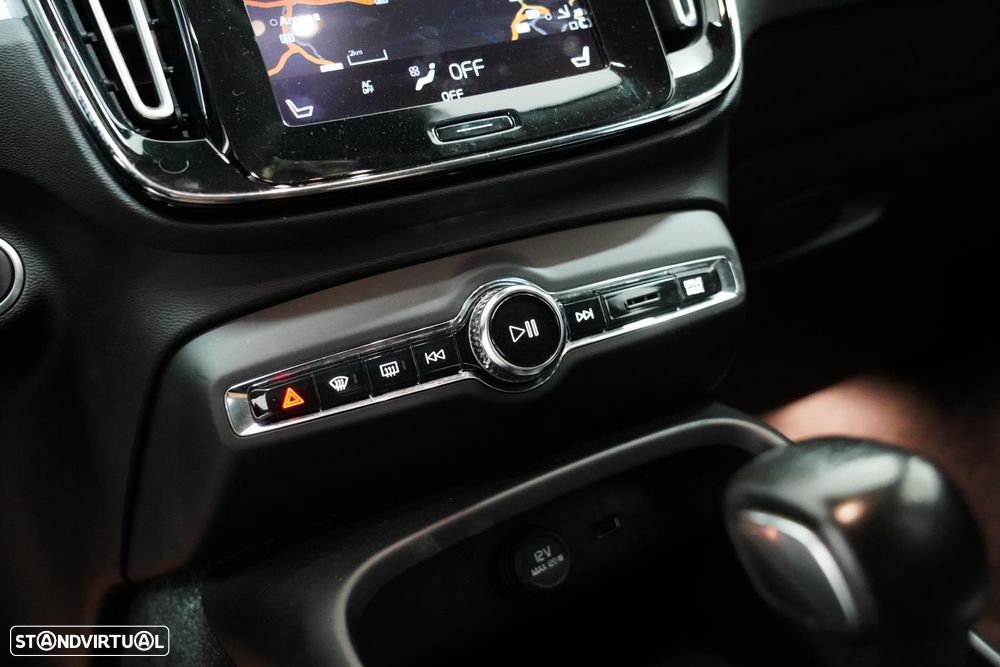 Volvo XC 40 1.5 T3 Momentum Tech Edition - 12