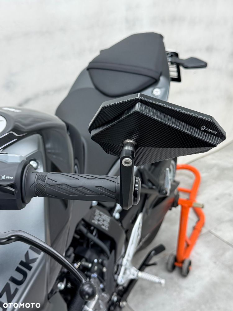 Suzuki GSX - 30