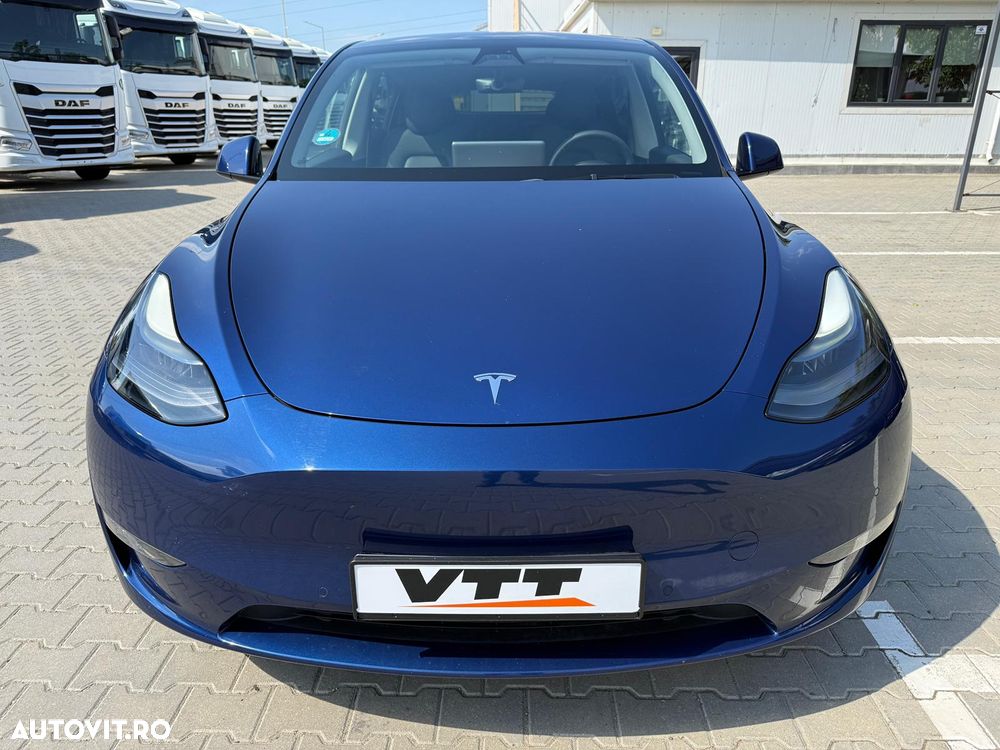 Tesla Model Y - 2