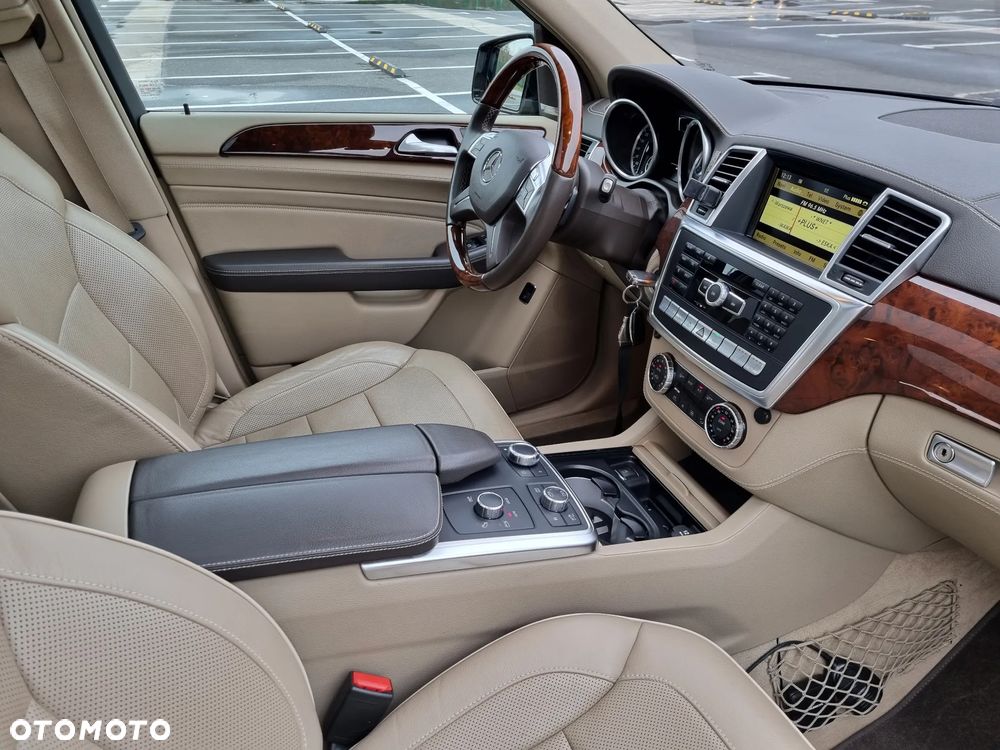 Mercedes-Benz ML - 10