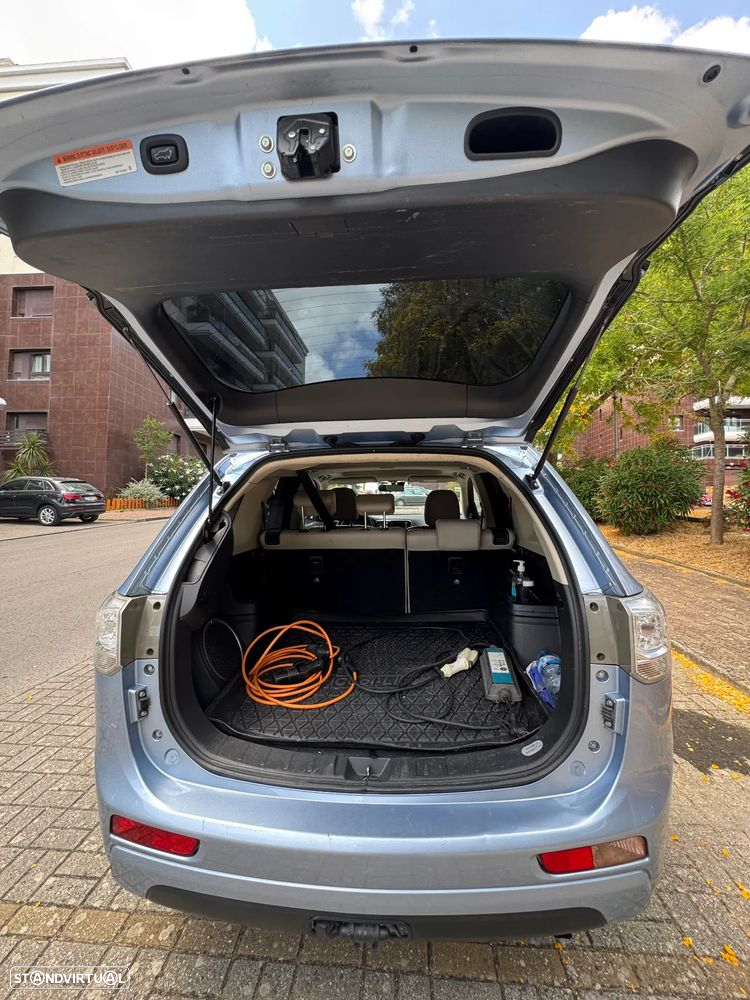 Mitsubishi Outlander 2.0 PHEV Instyle Navi - 9