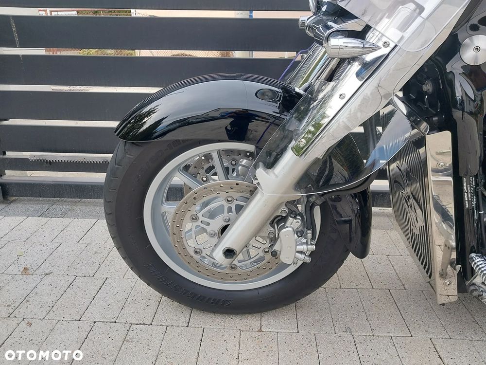Suzuki Intruder - 9