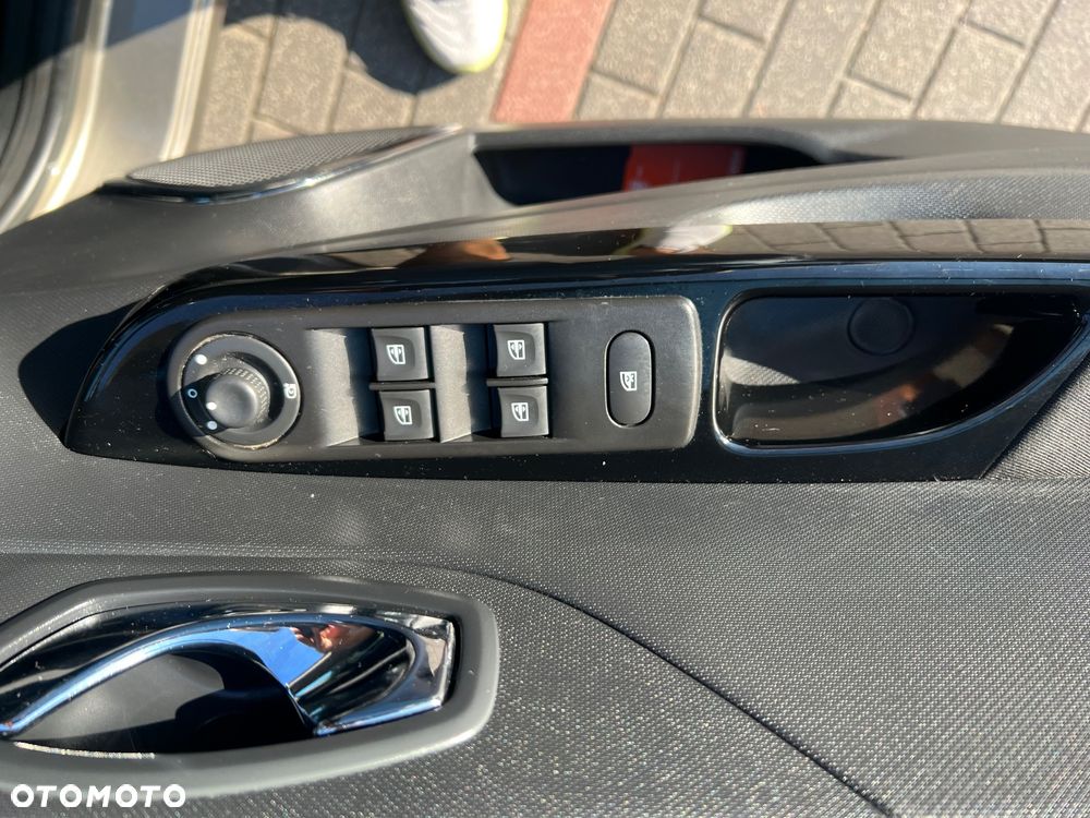 Renault Captur 1.2 TCe Intens EDC - 6