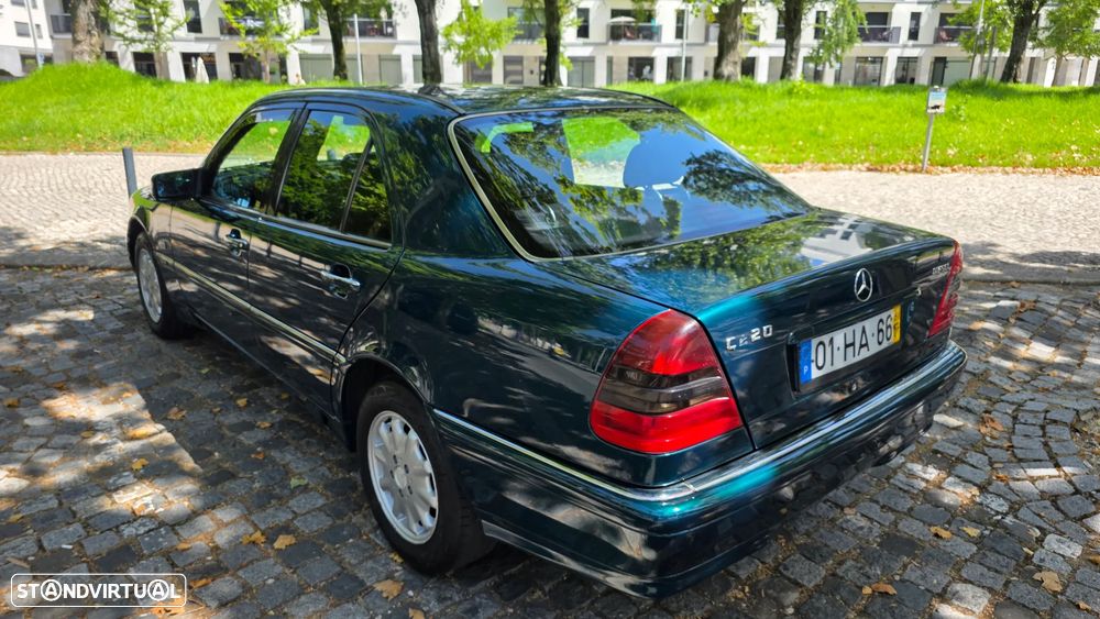 Mercedes-Benz C 220 D Elegance — fotografia 4