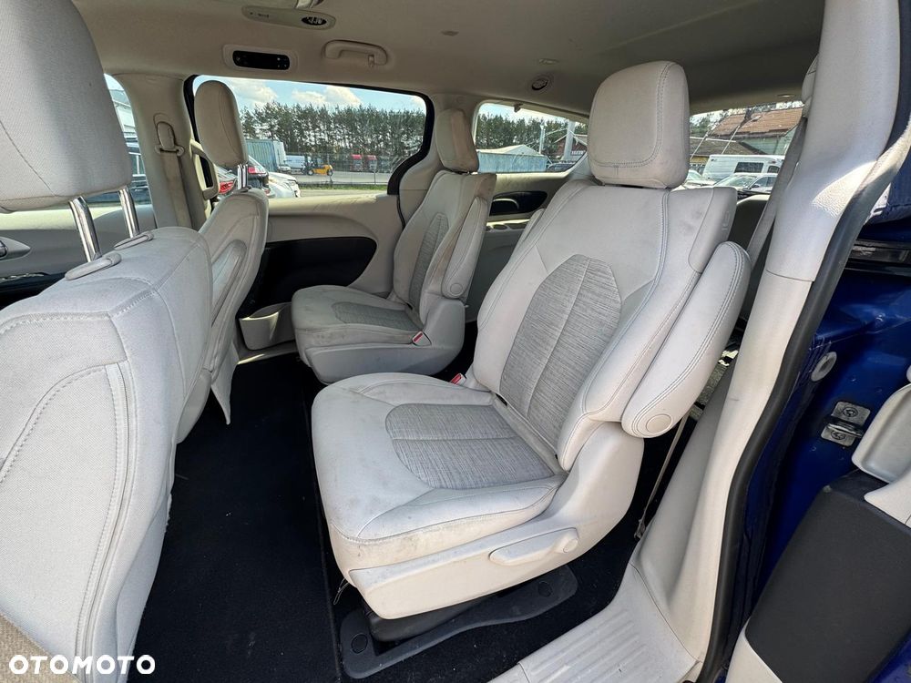 Chrysler Pacifica - 16