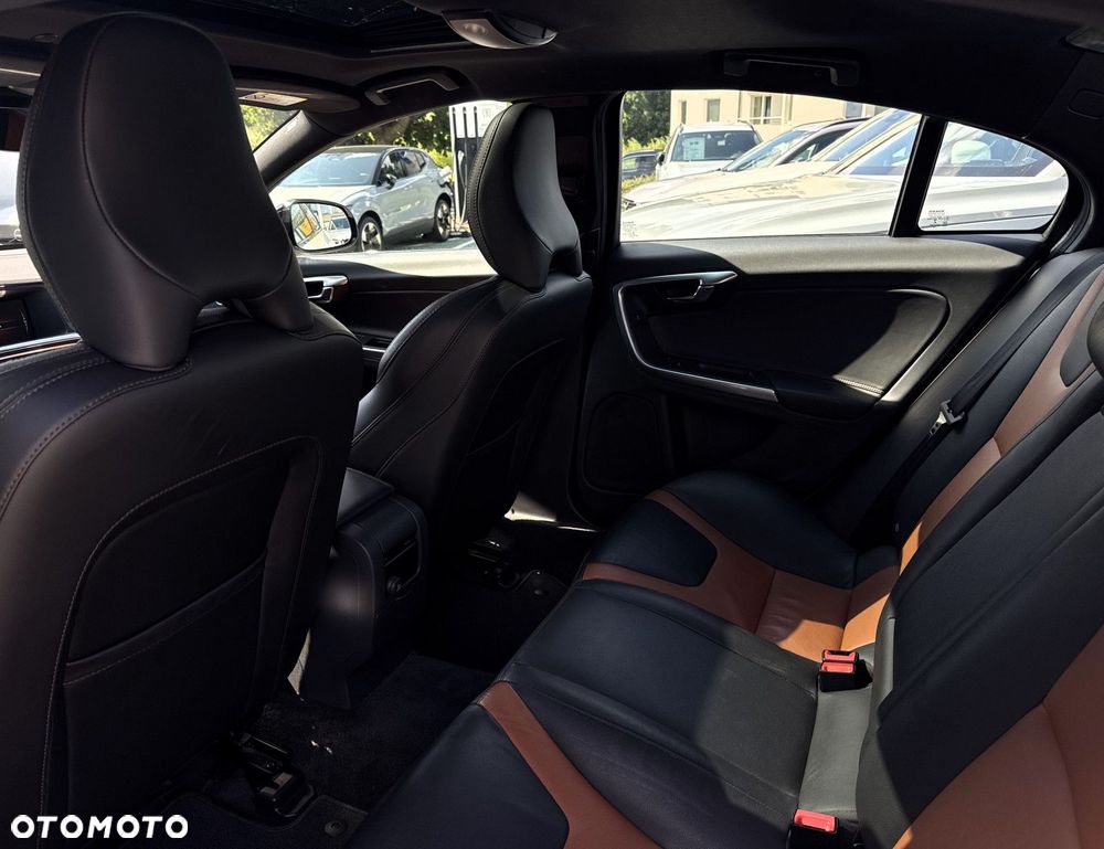 Volvo S60 Cross Country - 26