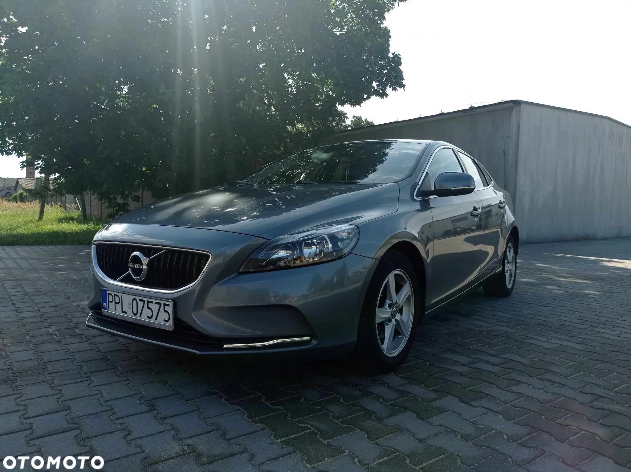 Volvo V40 D2 Drive-E Momentum - 1